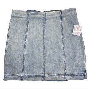Free people denim mini skirt, NWT, stretchy, size 10